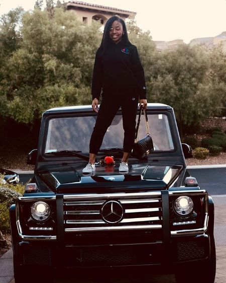 Floyd Mayweather's daughter Iyanna Mayweather got a Mercedes from dad in Christmas.